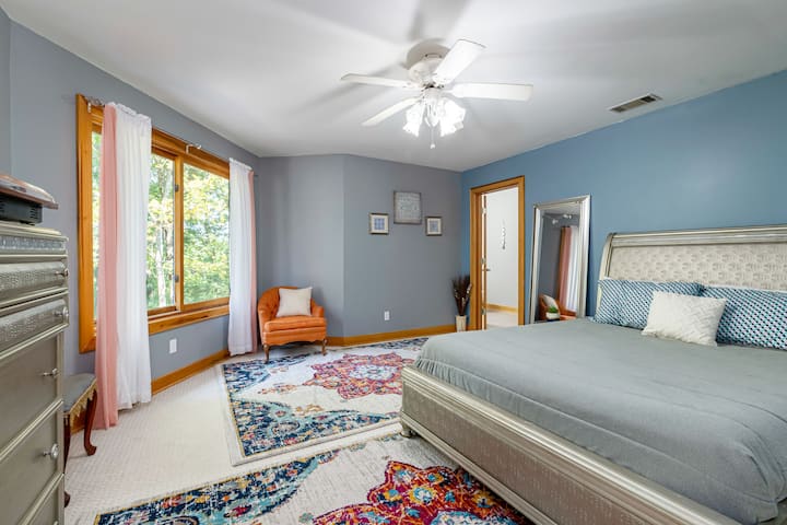 1st Upstairs Bedroom/Bathroom, Queen bed. 
