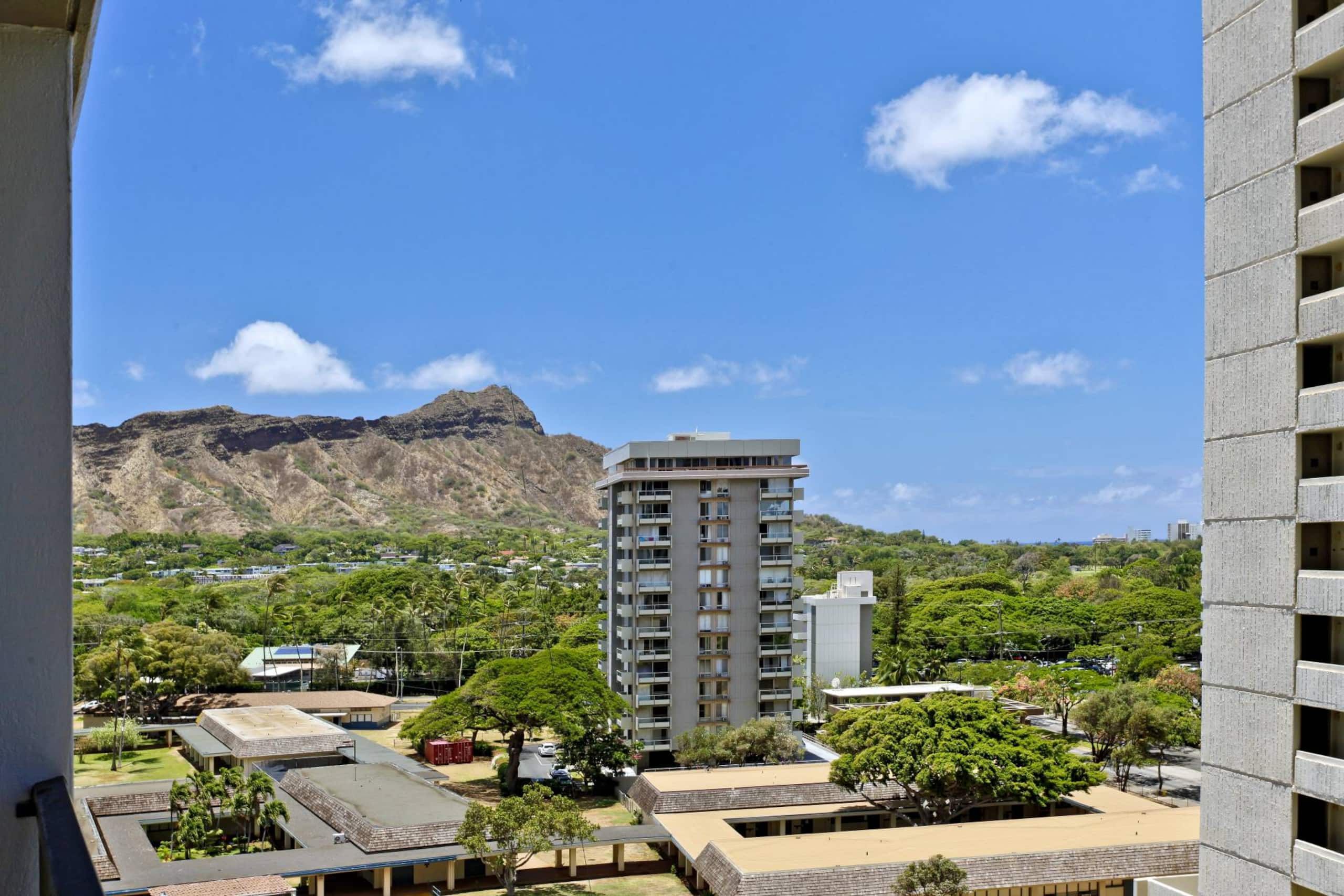 Condo in Honolulu · ★4.84 · 1 bedroom · 3 beds · 1 bath - Image 14