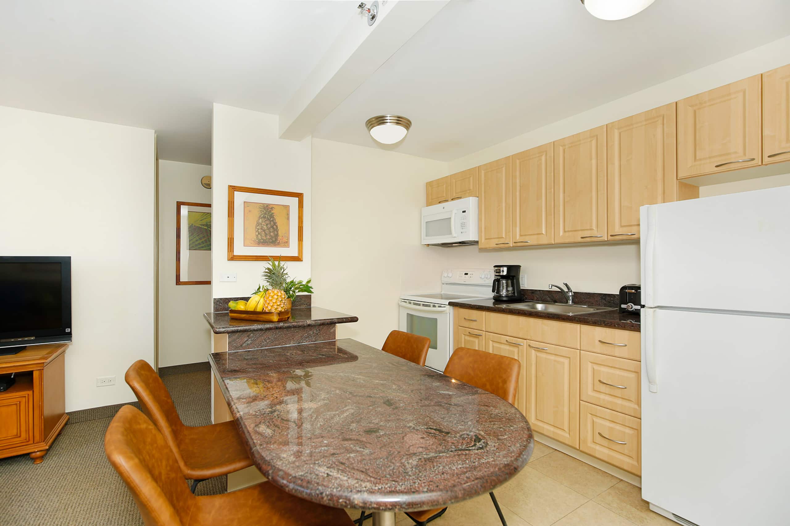 Condo in Honolulu · ★4.84 · 1 bedroom · 3 beds · 1 bath - Image 8