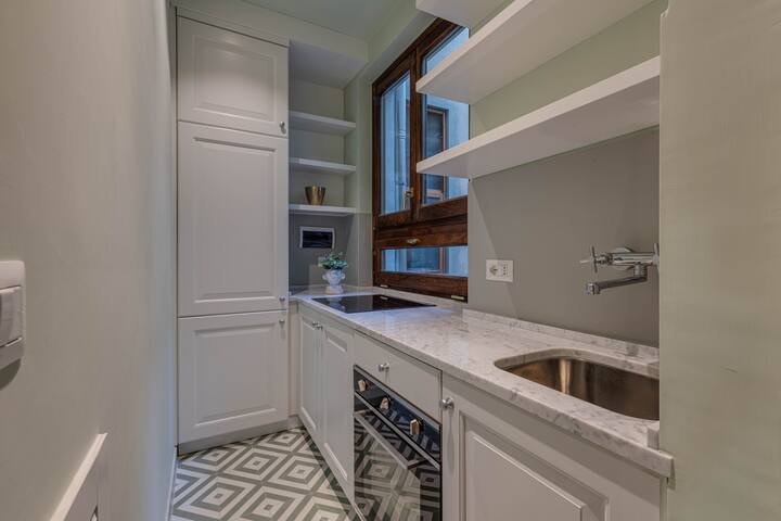 SANTO STEFANO’S MIRROR -2 Bedroom by Ponte Vecchio gallery image 5