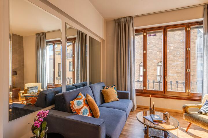 SANTO STEFANO’S MIRROR -2 Bedroom by Ponte Vecchio gallery image 2