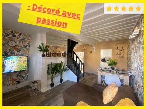*Townhouse* Free Parking *3 Bedrooms*Cozy:)