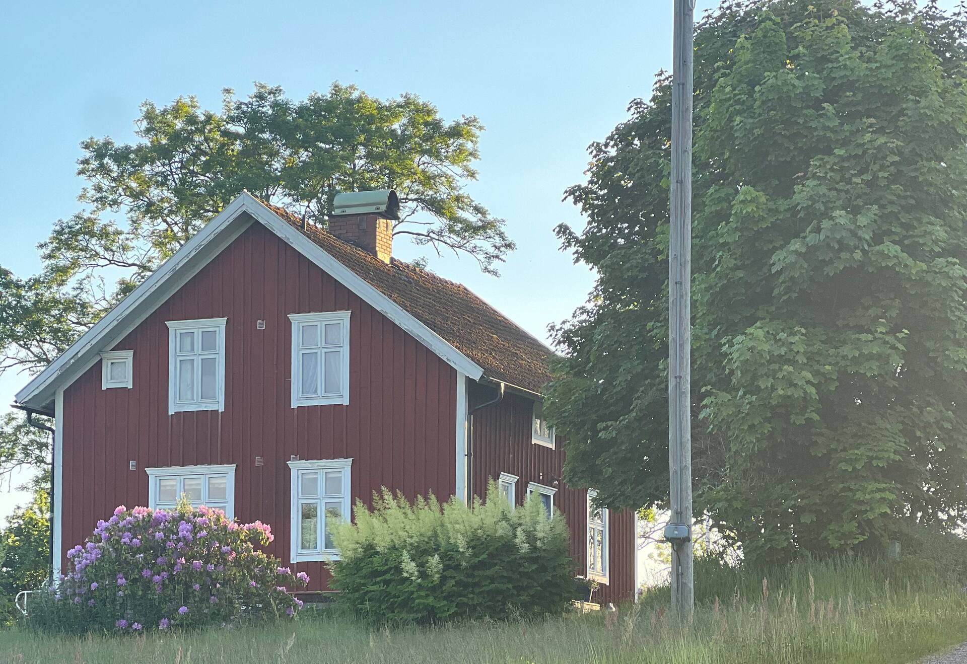 Idyllic accommodation with its own swimming lake near Isaberg