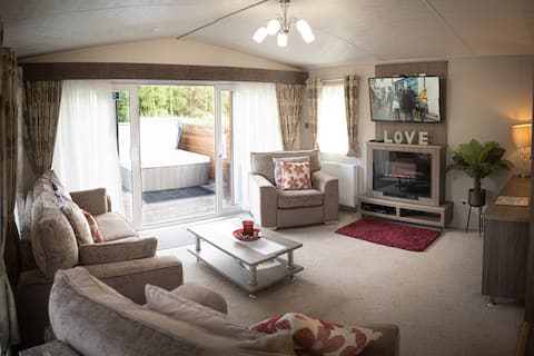 Popular Airbnb listing: STRAWBERRY FIELDS Luxury lodge with hot-tub. in Northumberland