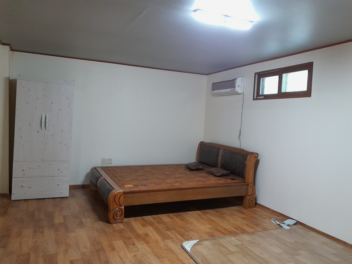 Това е мръсно легло за двама души.