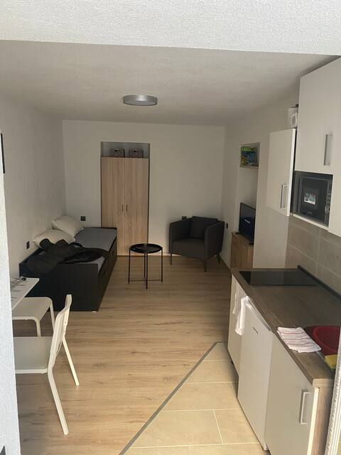 Popular Airbnb listing: Apartment Ante- in the wider city center in Gradski Kotar Blatine škrape