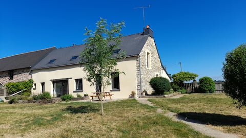 CAMPENEAC
FARMHOUSE IN THE COUNTRYSIDE