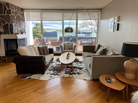 Charming villa with great ocean view and a hot tub