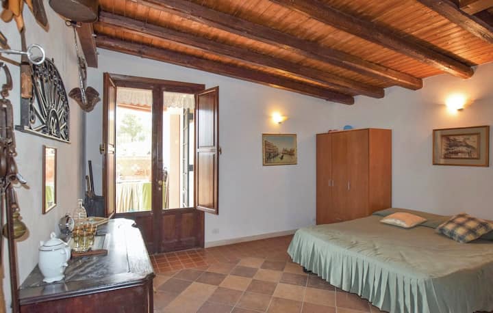 Druhá spálňa  s manželskou posteľou a malou posteľou