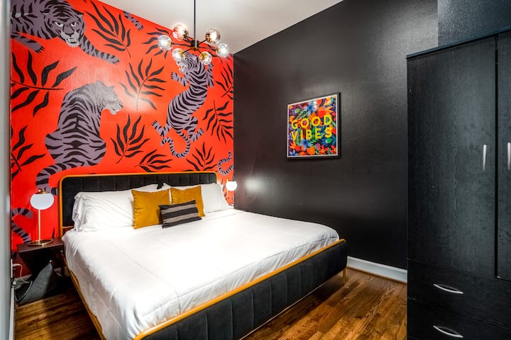 Izba Tiger Den - má veľkú manželskú posteľ King.