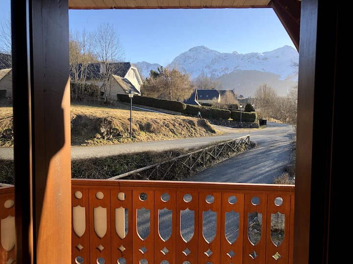 Изглед към балкона от спалнята