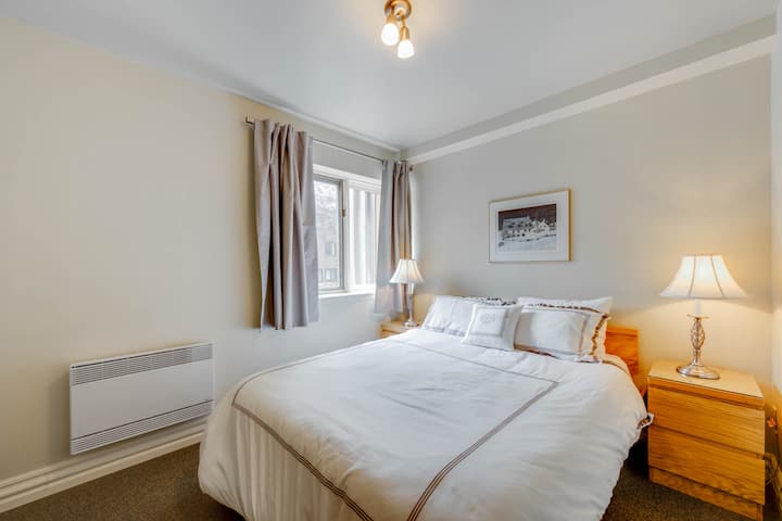 Bedroom 2 : 1 Queen bed (2 people)