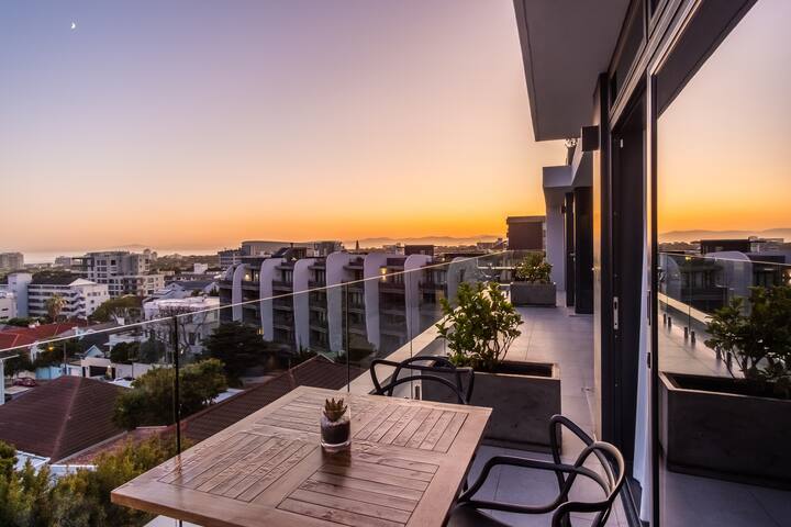 3-Bedroom Serviced apartment with Balcony. gallery image 2