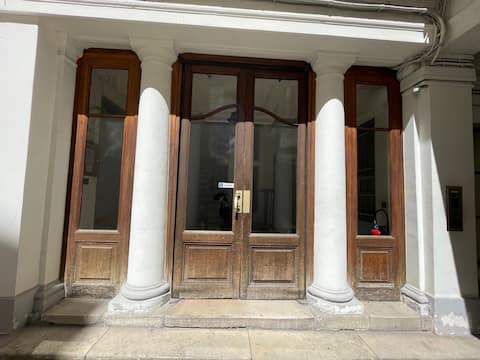 Popular Airbnb listing: Center of Paris - Apartment-Loft / Heart of Paris in Paris 1er Arrondissement