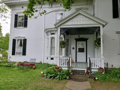 Cooperstown Porch Apartment Private