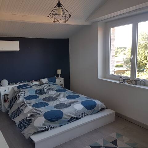 Private room in nice house with pool