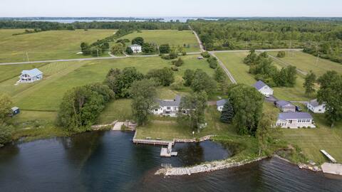 Lakefront Retreat “Cove Cottage”