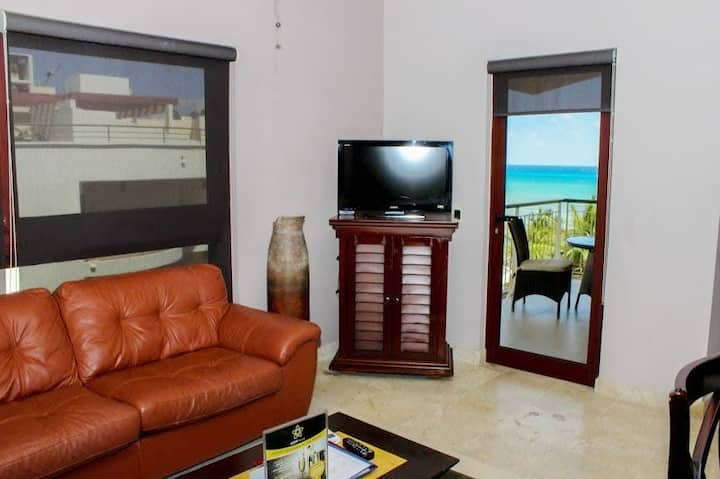 Nice Caribbean Style Apartment In Beachfront Condominium - Playa del Carmen