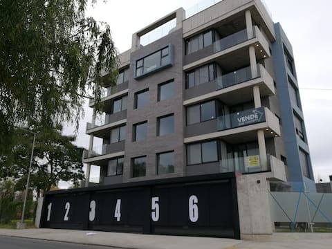 Top Airbnb: Apartment in Costanera facing the river 2 to 4 people en Partido De San Nicolás