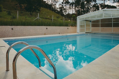 Top Airbnb: Sítio do Lago | Heated pool | Up to 16 people in São Bento Do Sul