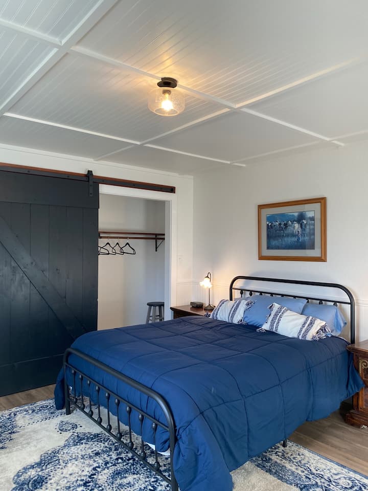 Upstairs Queen bedroom.