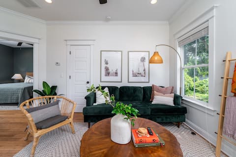 Successful Airbnb property: Old Village Guesthouse walkable, close to beach/DT in Mount Pleasant