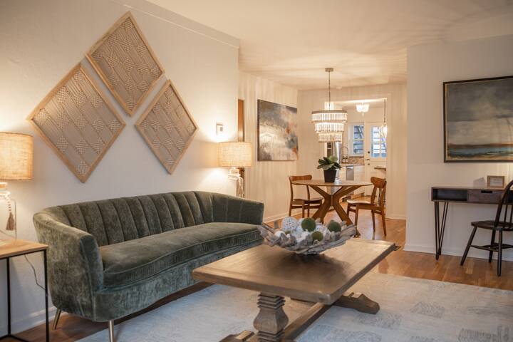 Entire Grandview Quad w/ Hot Tub gallery image 5