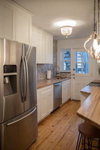 Entire Grandview Quad w/ Hot Tub gallery image 4