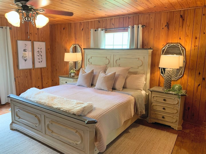 Მასტერ-საძინებელი - საწოლი 1 სართულზე 