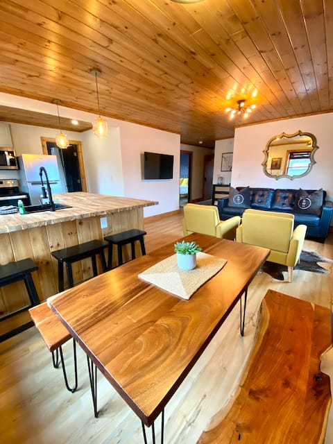 Unique Downtown 2-Bedroom Apartment