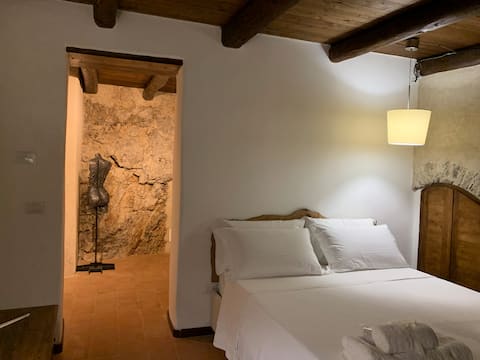 Torre Alta: Ancient Stone House with Sea View