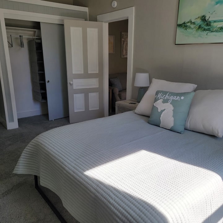 Emily bedroom with 1 queen bed, located on main floor