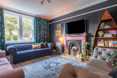 Ness on the Lane: 5 Super King Beds & Hot Tub