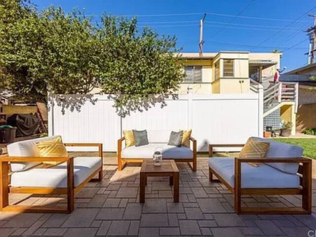 1 block from the beach spacious vacation home gallery image 4