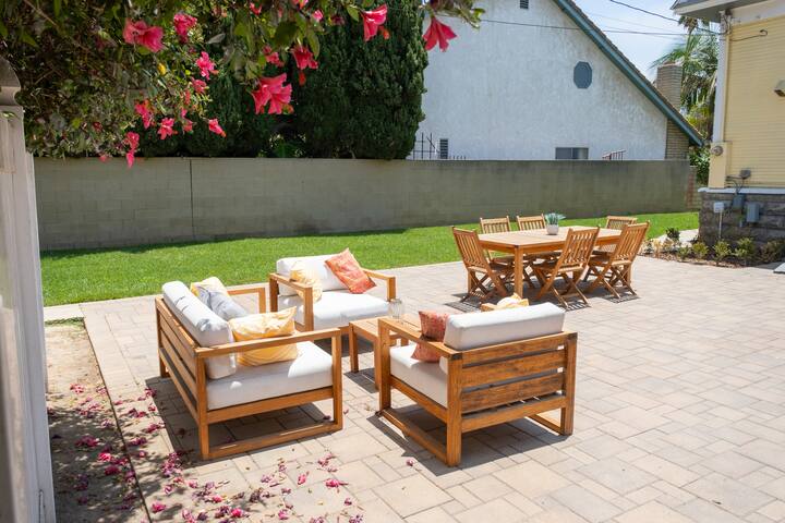 1 block from the beach spacious vacation home gallery image 5