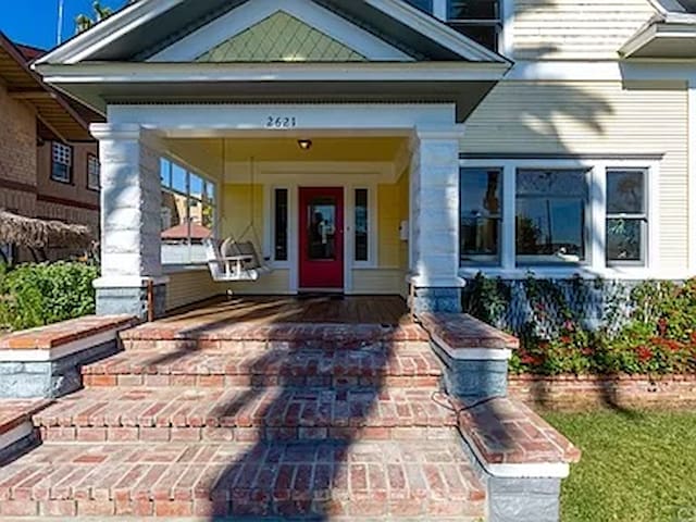 1 block from the beach spacious vacation home