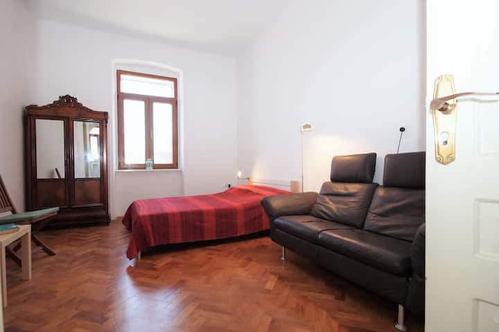 საძინებელი 1