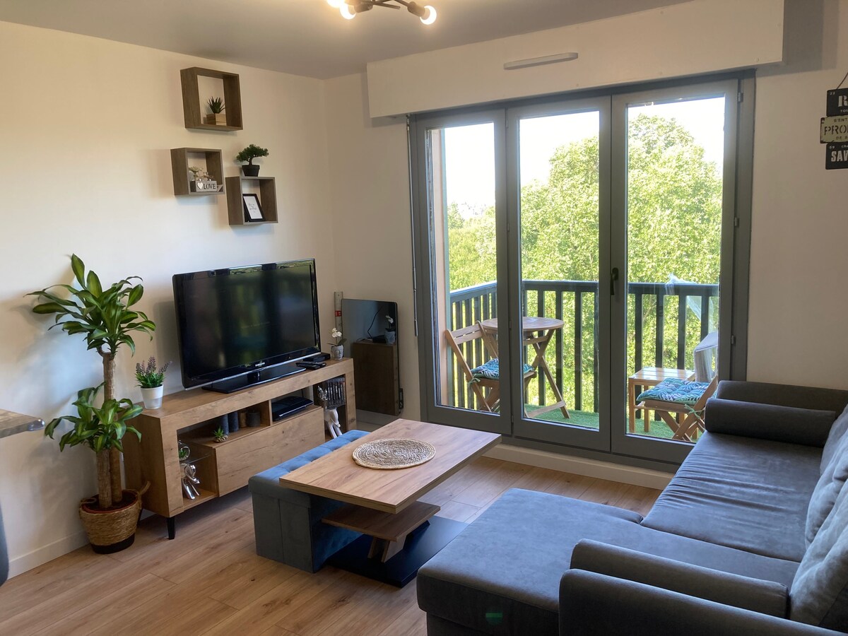 Top performing Airbnb: 2-bedroom apartment – Sea view – Parking – Refurbished in Villers Sur Mer