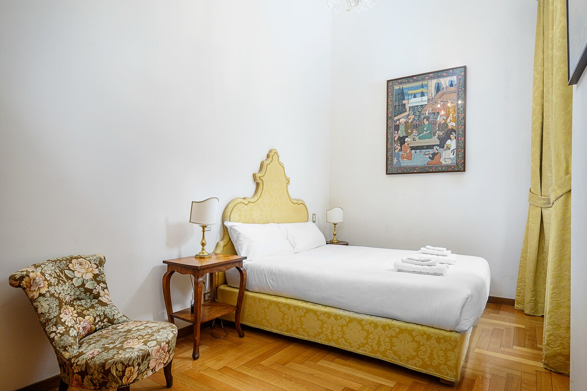 Втора соба со брачен кревет