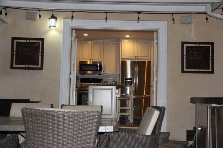 Beautifully remodeled house in Sherman Oaks. gallery image 4