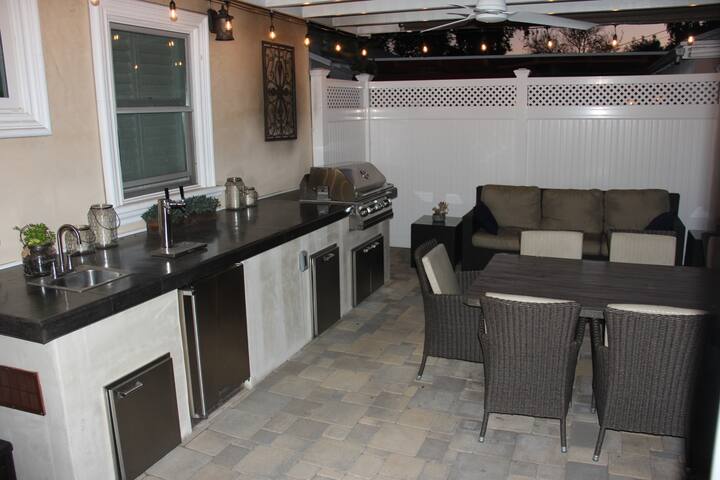 Beautifully remodeled house in Sherman Oaks. gallery image 3