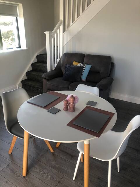 Stunning 2 bedroom, modern apartment