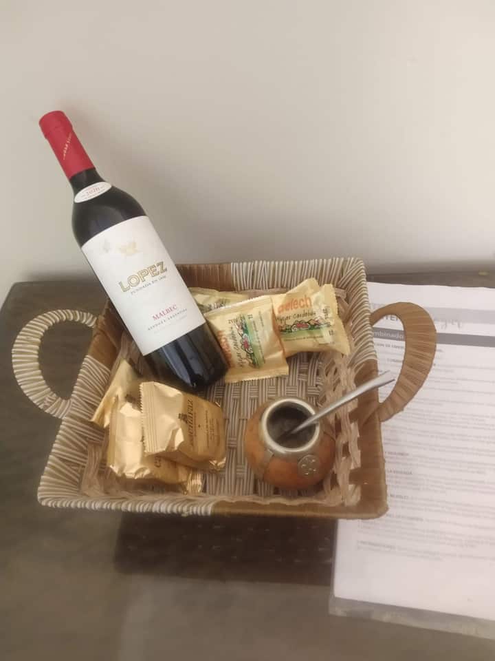 Departamento en Parque Chacabuco de 2 dormitorios con patio y pileta