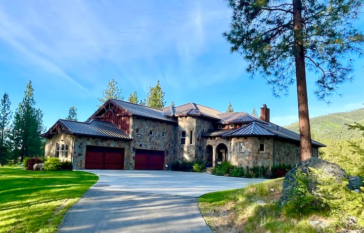 Riverfront Mansion With Pool, Pond, and Hot Tub