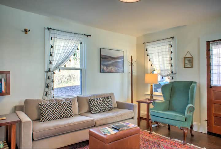 "Baby Blue"  Our Bright And Sunny Little Cottage. - Asheville, NC