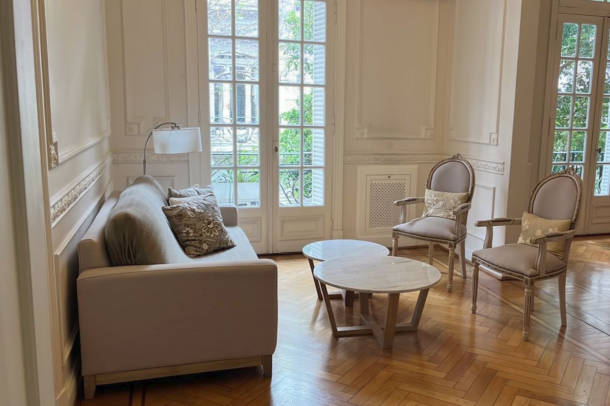 Top Airbnb: French-Style Apartment - Recoleta en Comuna 2