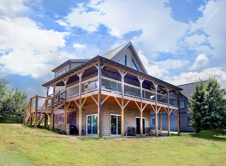 Kookaburra Oasis - Peaceful Gated Retreat - Gatlinburg, TN