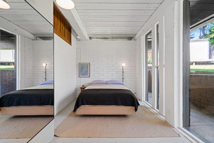 Whether you're curling up with a book, enjoying a leisurely morning, or indulging in a peaceful night's sleep, the bed provides the perfect retreat.