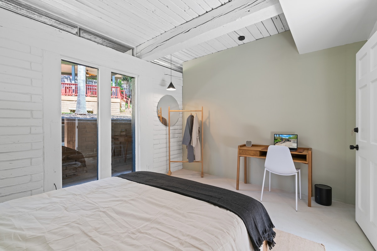 Let the white walls, well-designed work table, and tasteful hanger handles inspire you during your stay.