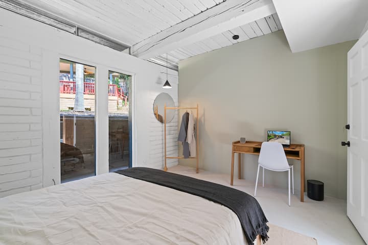 Let the white walls, well-designed work table, and tasteful hanger handles inspire you during your stay.